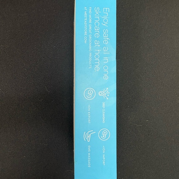 Ultrasonic Skin Scrubber by Meet Easy Lifting - Moisturizing - Cleansing - Picture 4 of 8